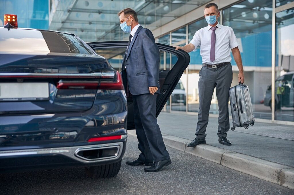 professional driver providing VIP meet and greet for EWR to Manhattan car service